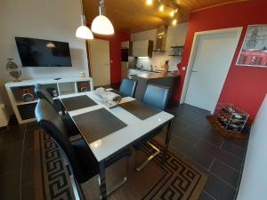 Appartement Ferienwohnung 75m² Terrasse Parkplatz WallBox Nürburgring 6 In der Warth 56729 Herresbach Rhénanie-Palatinat