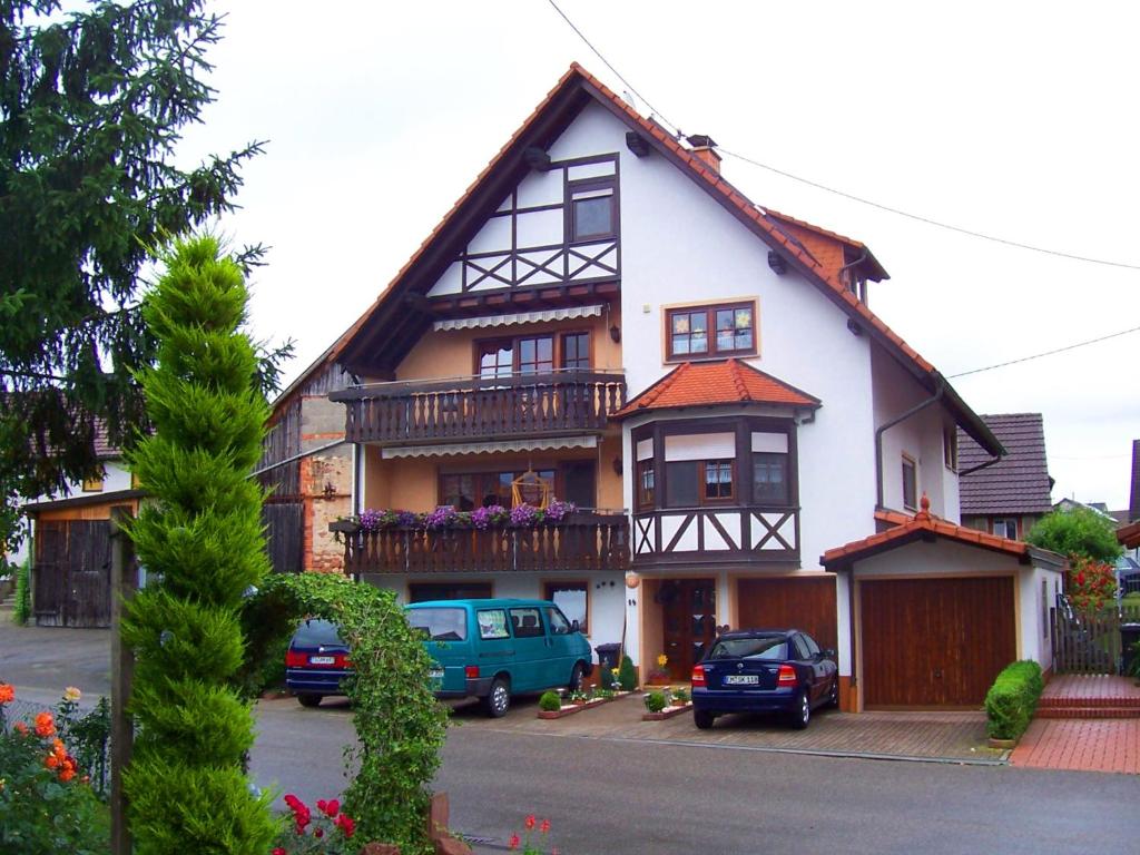 Ferienwohnung Abendsonne am Europa-Park Bachstr.14, 79365 Rheinhausen
