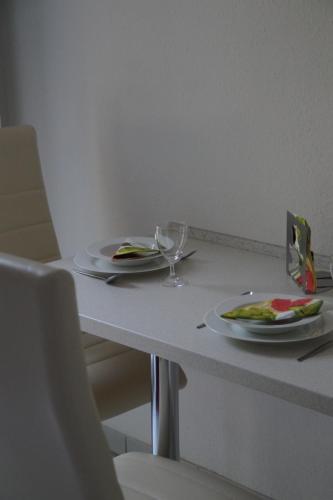 Ferienwohnung am Bodensee Wintergarten und Garten mit Grillhaus