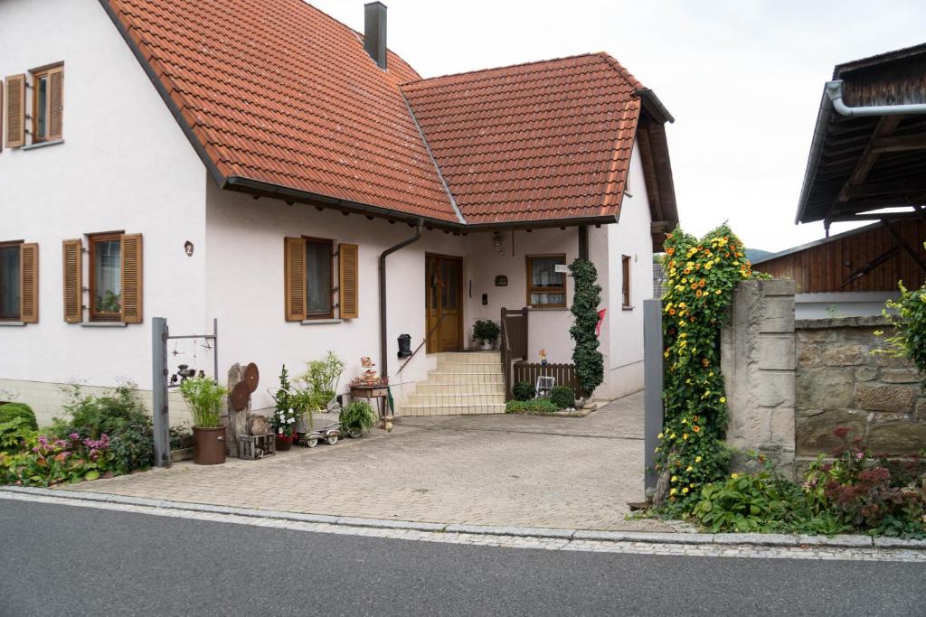 Ferienwohnung am Rathaus 2 Am Rathaus, 97497 Dingolshausen