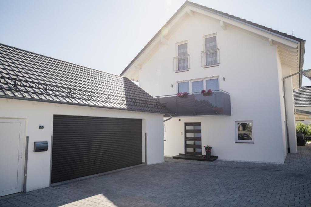 Ferienwohnung am Zeppelin Hangar Pflugweg 22, 88046 Friedrichshafen