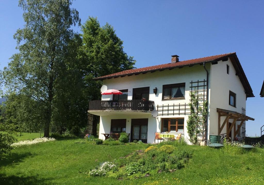 Ferienwohnung an der Wolfsgrube Wolfsgrubenweg 15, 83126 Unterflintsbach