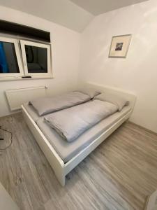 Appartement Ferienwohnung Anemone 25 Anemonenweg 1. und 2. Etage 79353 Bahlingen Bade-Wurtemberg