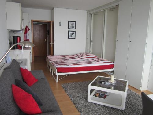 Ferienwohnung-Apartment-Seeblick-in-Plaza-Marit-Residenz