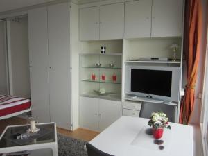 Ferienwohnung-Apartment-Seeblick-in-Plaza-Marit-Residenz