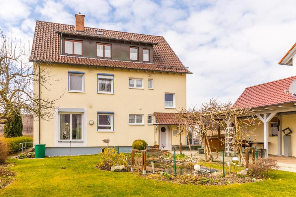 Ferienwohnung Apollonia Falow 14 Dornierstraße, 88048 Friedrichshafen