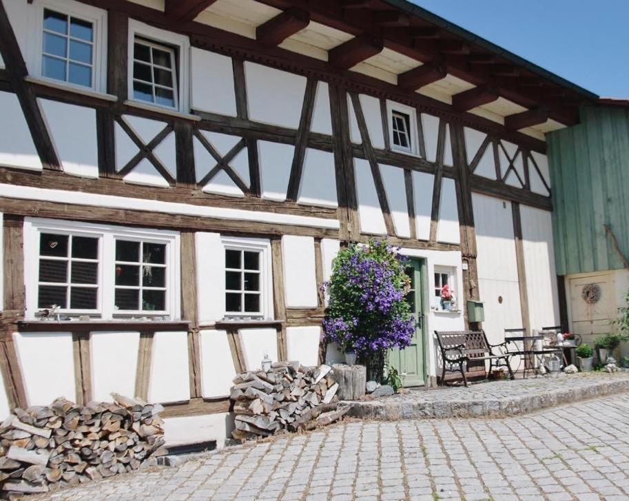 Appartement Ferienwohnung Auszeit in Ausnang 14 Floriansweg extra Eingang hinterm Haus 88299 Leutkirch im Allgäu