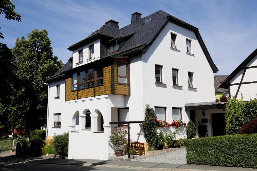 Ferienwohnung \ Frankenwaldstr. 11, 95180 Berg