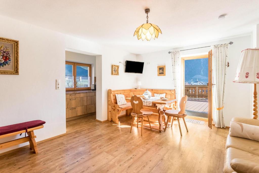 Ferienwohnung Bernstein Schwibbacherweg 2, 82481 Mittenwald