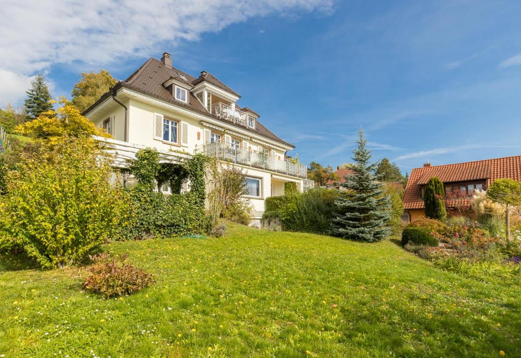 Appartement Ferienwohnung Bodenseeblick Höhrenbergstraße 20 78476 Allensbach