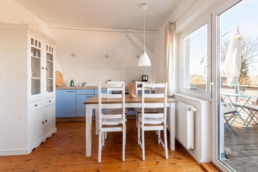 Appartement Ferienwohnung BROMBEERE mit großem Garten und Balkon Ribnitzer Straße 41 Ferienhaus Anna-und-Piet 18181 Graal-Müritz