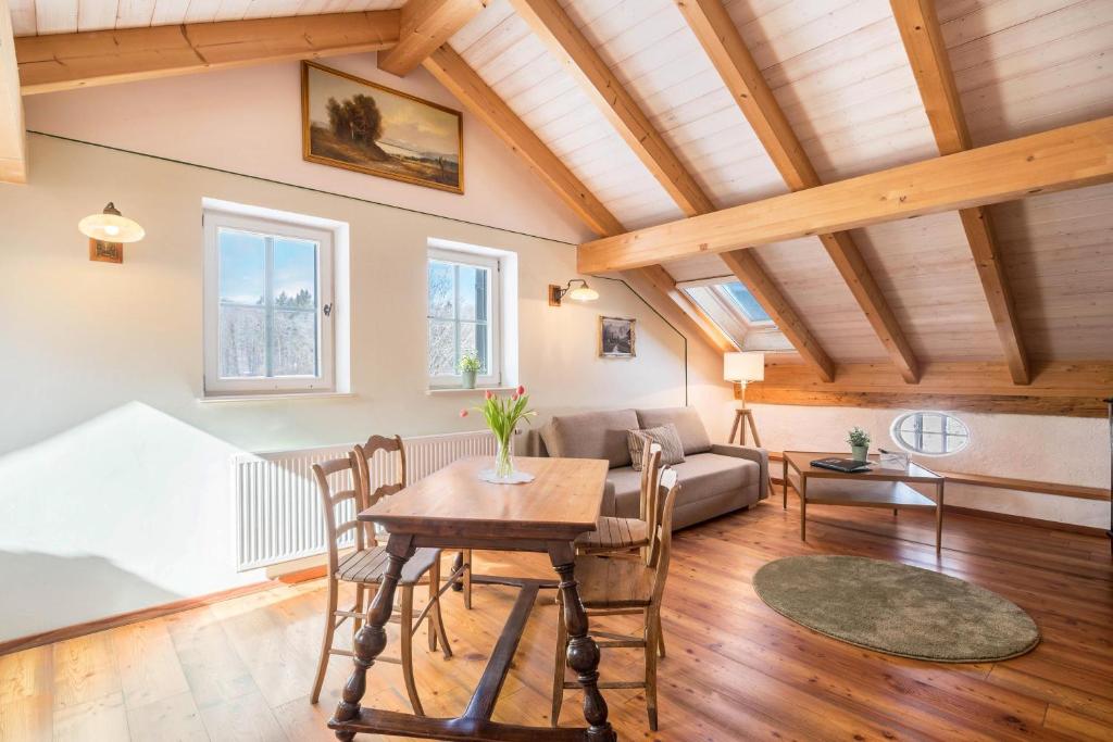 Ferienwohnung Dachstüberl Hohenberg 2, 82402 Seeshaupt