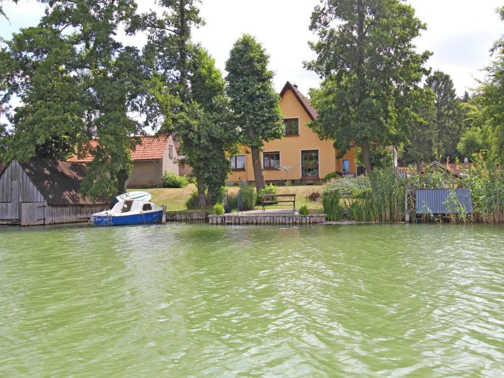 Ferienwohnung direkt am See Feldbe Prenzlauer Straße 17, 17258 Feldberg