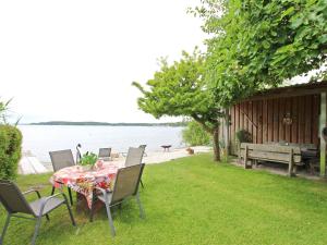 Ferienwohnung direkt an der Mueritz SEE 10771