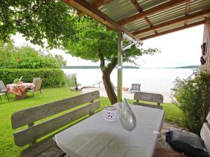 Ferienwohnung direkt an der Mueritz SEE 10771
