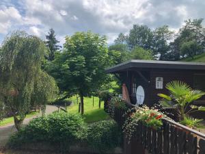 Ferienwohnung Donner am Wald mit Garten & Hot-Tub
