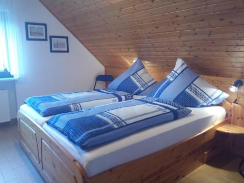 Ferienwohnung-Dorette-in-Stakendorf-mit-Blick-ueber-den-Dorfteich
