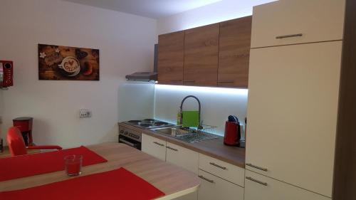 Ferienwohnung Dresden-Neustadt mit Parkplatz im Hof , Balkon ab April 2023