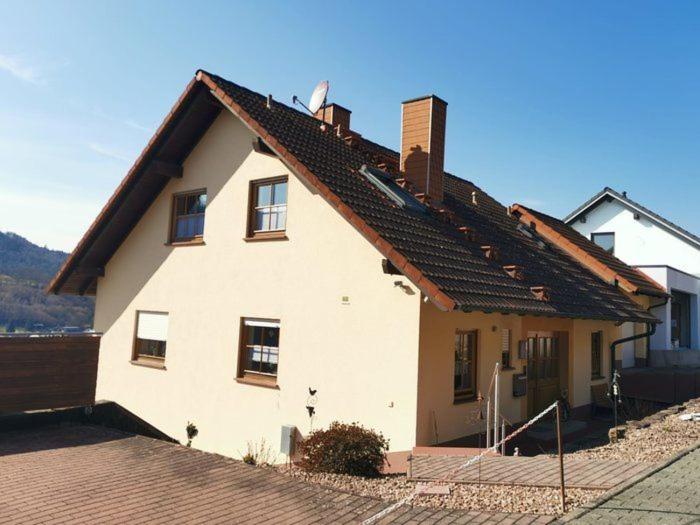 Ferienwohnung Fleckenstein Wengertsberg 50, 63928 Eichenbühl