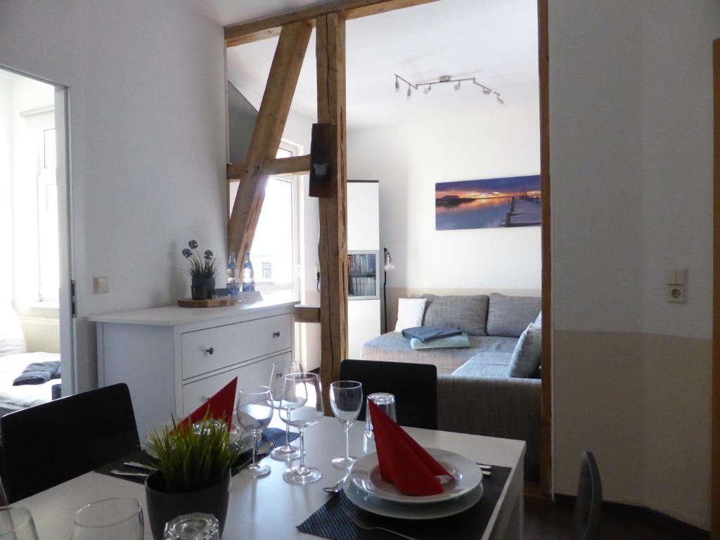 Appartement Ferienwohnung Friedrich Schiller, 2 Schlafzimmer, Balkon,kostenloses WiFi, nähe Zentrum, Breite Str. 7 07749 Iéna