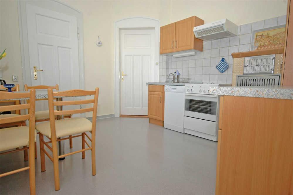 Ferienwohnung Friedrichroda THU 061 Großzügige Ferienwohnung in renovierter Jugendstilvilla, 99894 Friedrichroda