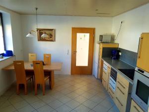 Appartement Ferienwohnung für 3 Personen ca 75 m in Breitengüßbach, Bayern Franken Baunacher Str. 5 96149 Breitengüßbach Bavière