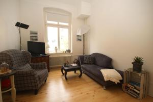 Ferienwohnung, gemütlicher Altbau mit Balkon nähe Fürstenplatz und Königsallee