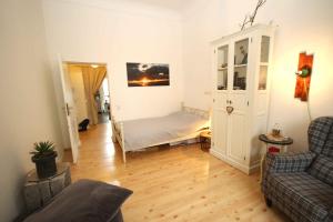 Ferienwohnung, gemütlicher Altbau mit Balkon nähe Fürstenplatz und Königsallee