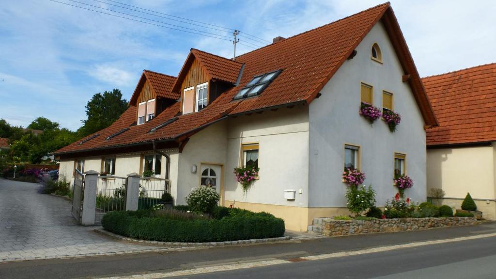 Appartement Ferienwohnung Haßmüller Julius-Echter-Straße 19 97528 Sulzdorf an der Lederhecke