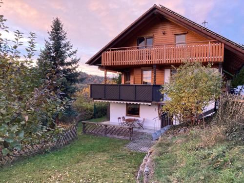 Ferienwohnung (idyllische Lage + 1800m² Garten)