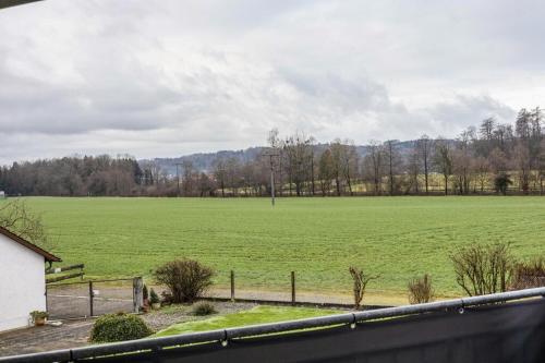 Ferienwohnung im Grünen, 10 km RV, 30 km Bodensee, Küche Bad Balkon