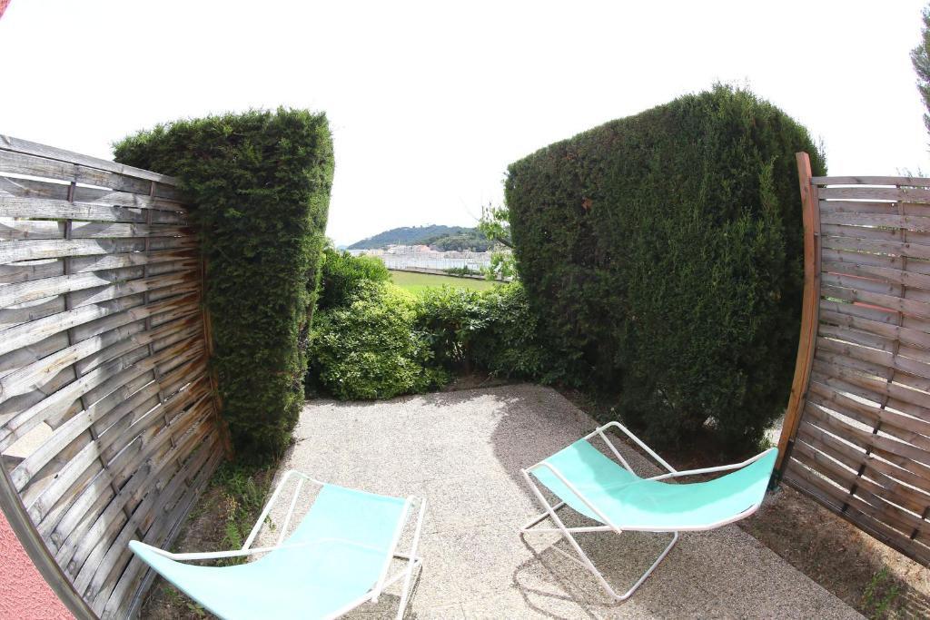 Ferienwohnung-Im-Kelterhaus-Wohnung-Blauer-Salon