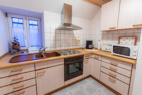 Ferienwohnung-Im-Kelterhaus-Wohnung-Gelber-Salon