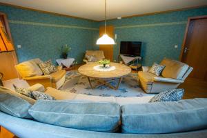 Ferienwohnung-Im-Kelterhaus-Wohnung-Gruener-Salon