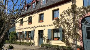 Appartement Ferienwohnung im Stadionischem Hof 10C Kirchgasse 65396 Walluf Hesse