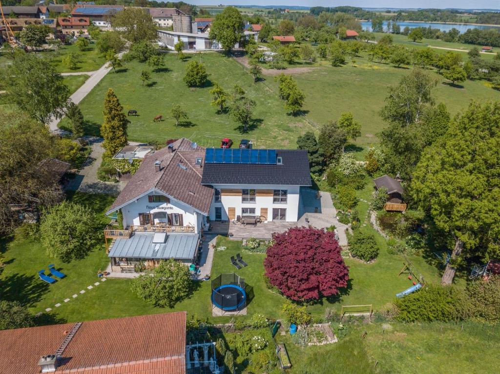 Ferienwohnung Julia Mauerham, 2, 83373 Taching am See