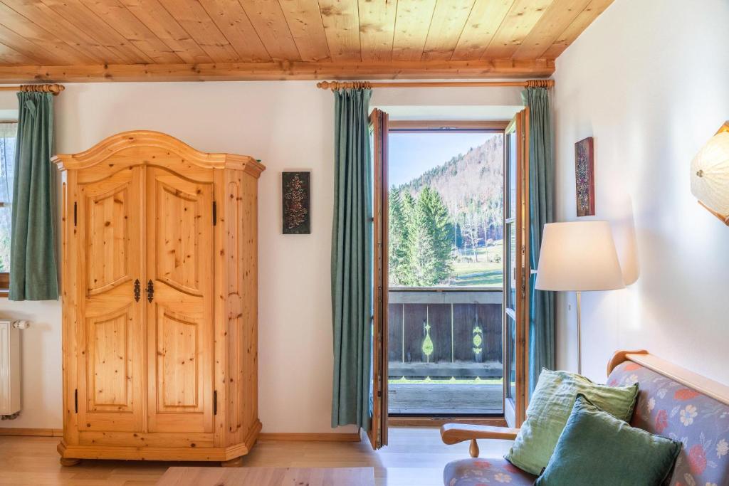 Ferienwohnung Karwendelblick Berg 4 1/3, 83676 Jachenau