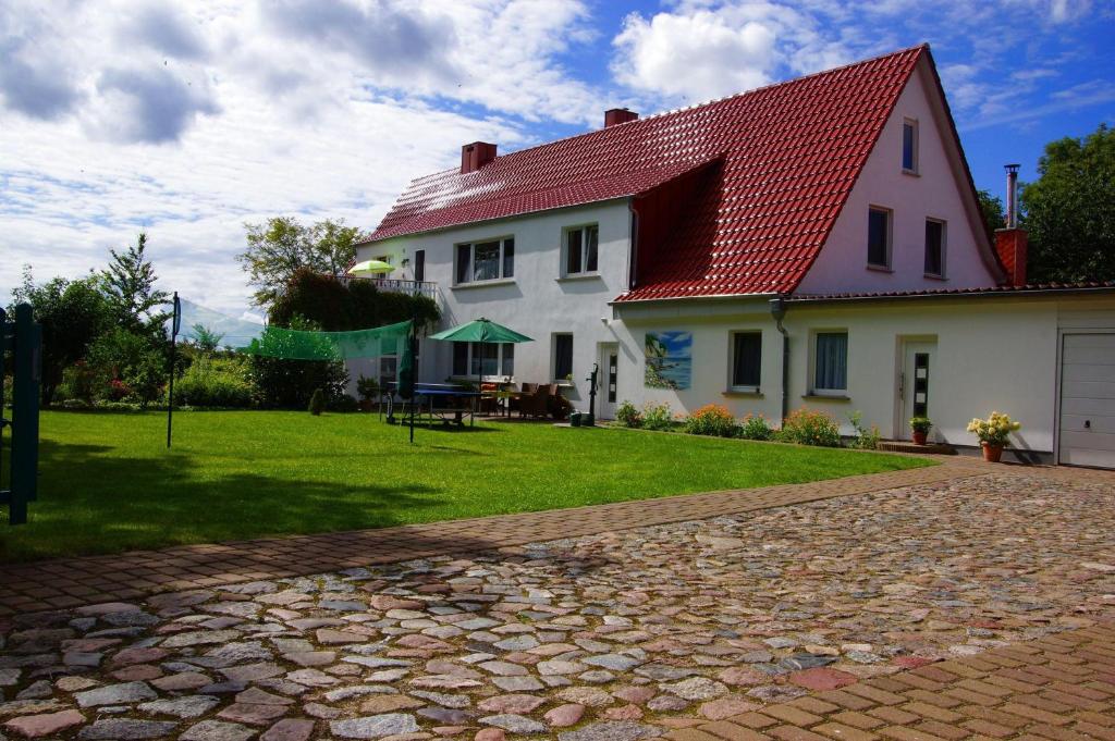 Ferienwohnung-Kastanienblick Ramitz 4, 18528 Thesenvitz