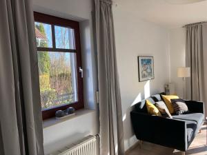Ferienwohnung-Klaus-Stoertebeker-mit-Sonnenterrasse-Garten-zwischen-Strand-Wald-und-Wiese