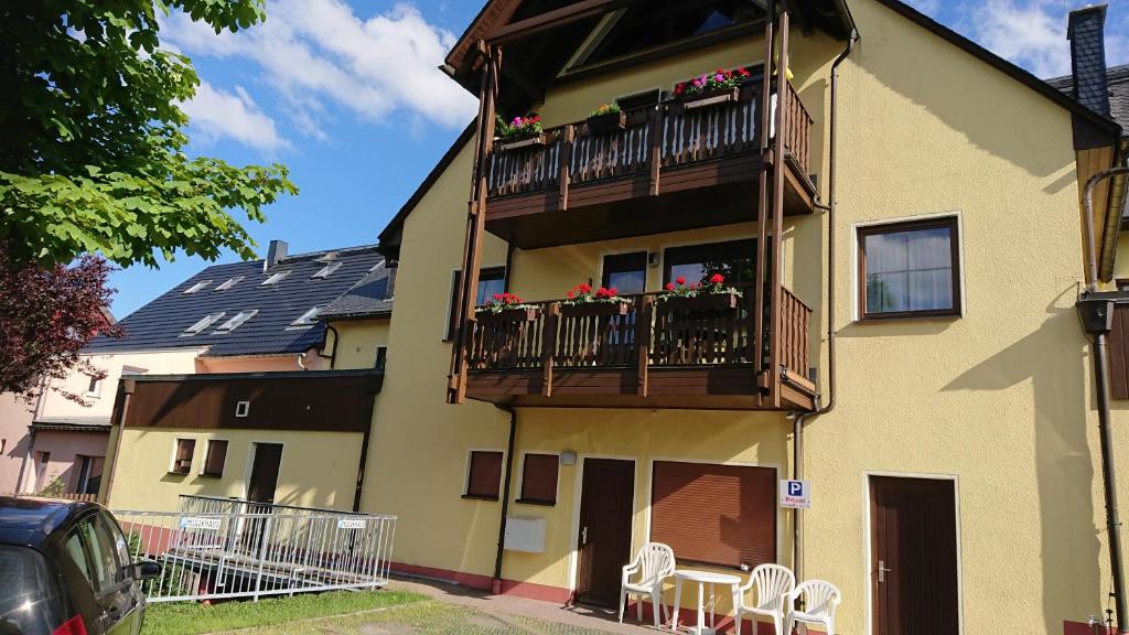 Appartement Ferienwohnung Korn mit Tiefgarage und Skiraum Karlsbader Straße 12 09484 Kurort Oberwiesenthal