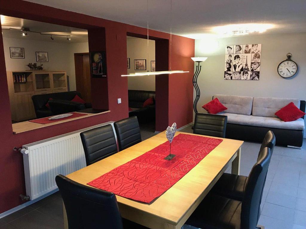 Ferienwohnung - Kurz Kantstrasse 2, 66606 Saint-Wendel