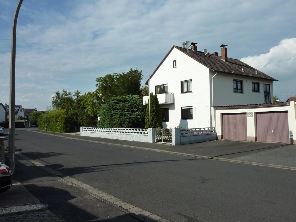 Ferienwohnung Landwehr Landwehrstrasse 4 Obergeschoss, 63762 Großostheim