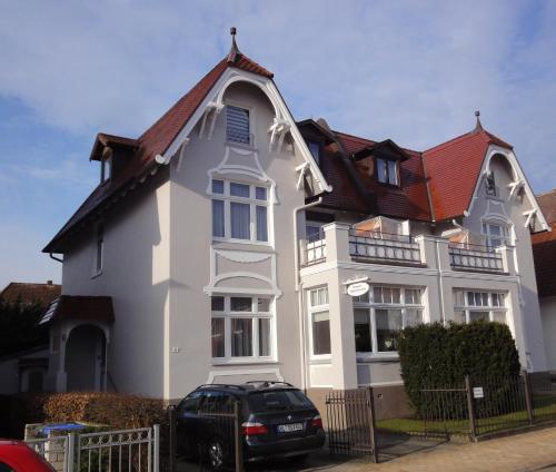 Ferienwohnung LEE im Kapitänshaus OSTSEEROSE