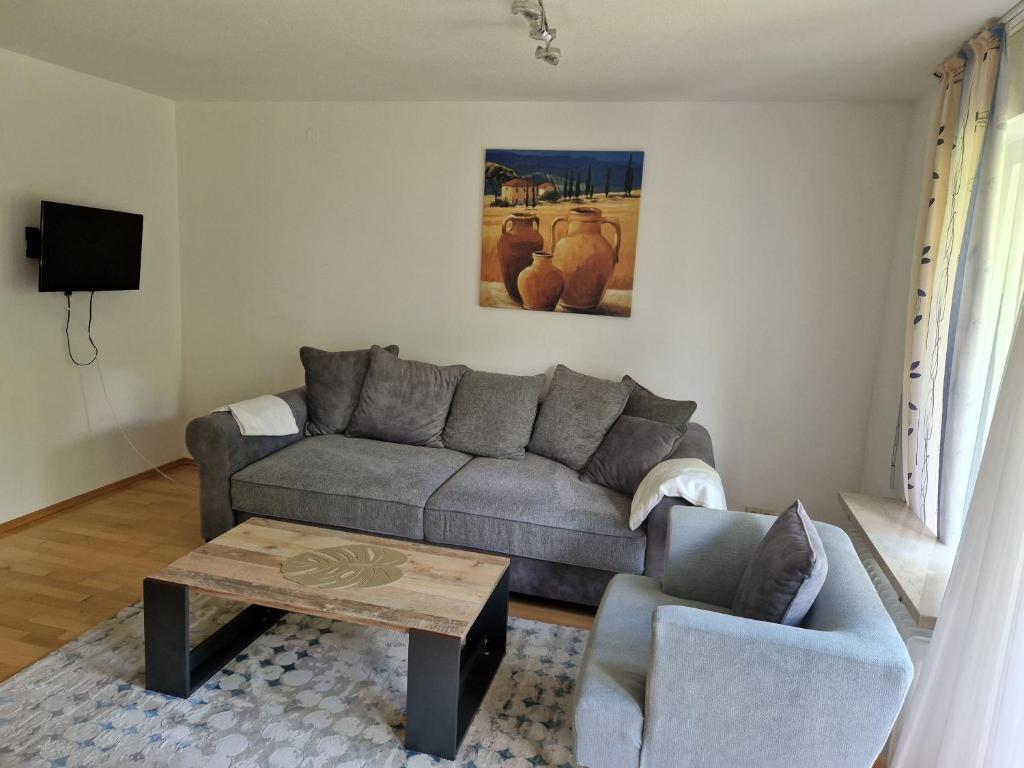 Appartement Ferienwohnung Leo 15 Ströbinger Straße 83093 Bad Endorf