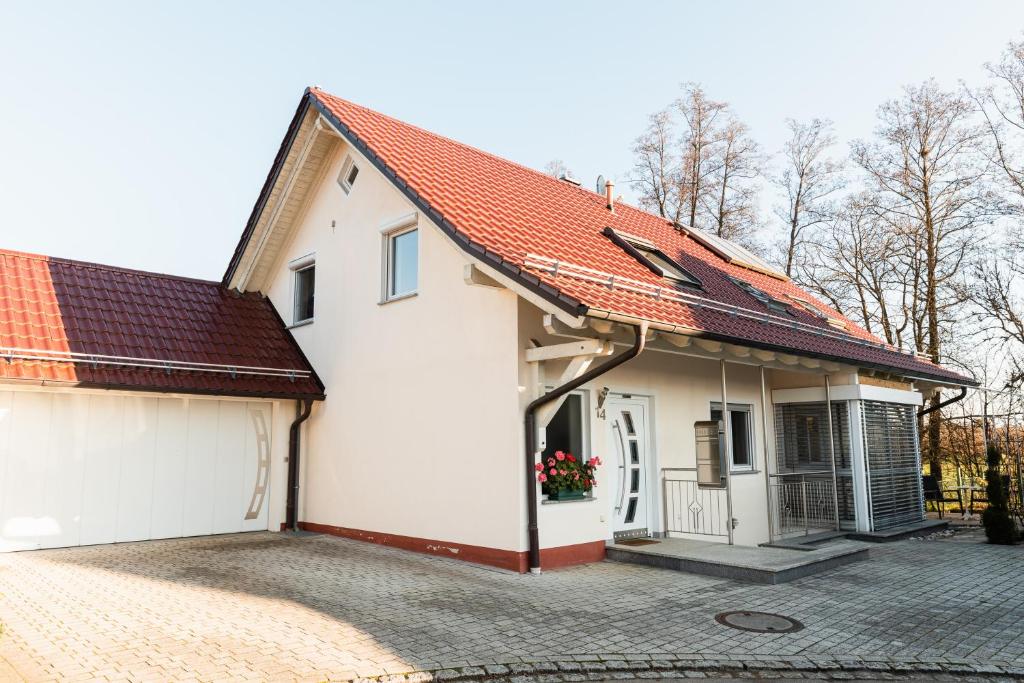 Ferienwohnung \ Am Bildstock 14, 88074 Meckenbeuren