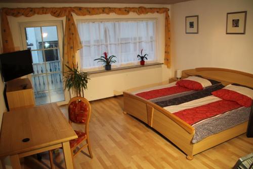 Ferienwohnung mit 4 Schlafzimmer für 2 bis 9 Gäste----Apartment with 4 bedrooms for 2 to 9 guests