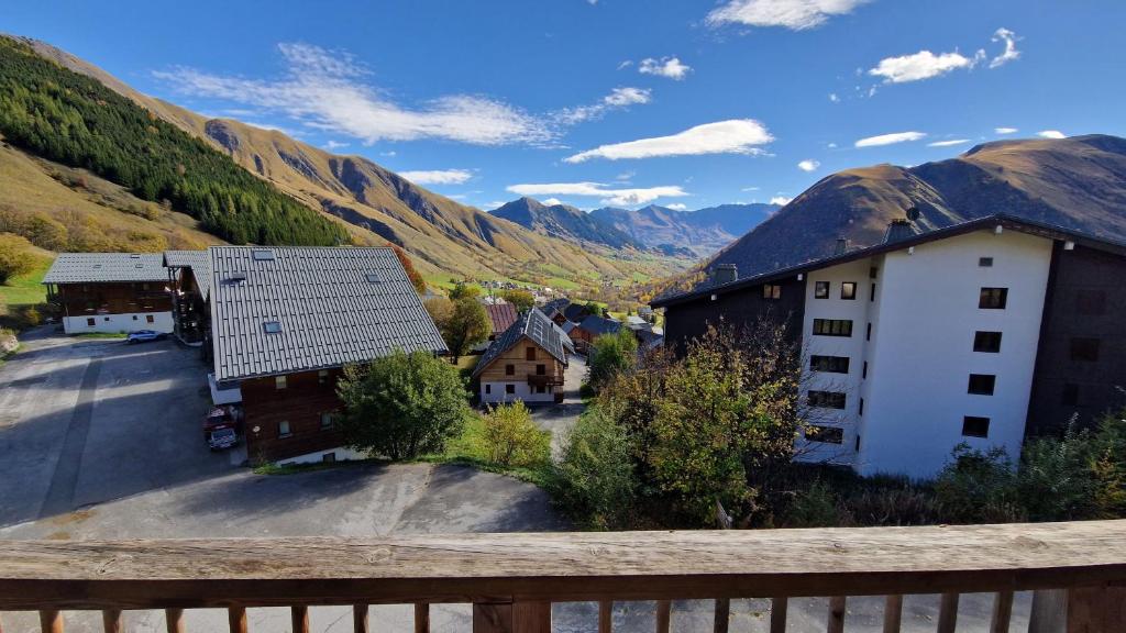 Ferienwohnung mit einen Schlafzimmer mit Blick über den Bayrischen Wald
