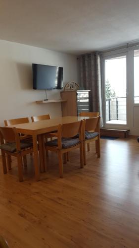 Ferienwohnung mit extra Schlafzimmer und Blick in den Bayrischen Wald oberhalb von Sankt Engelmar