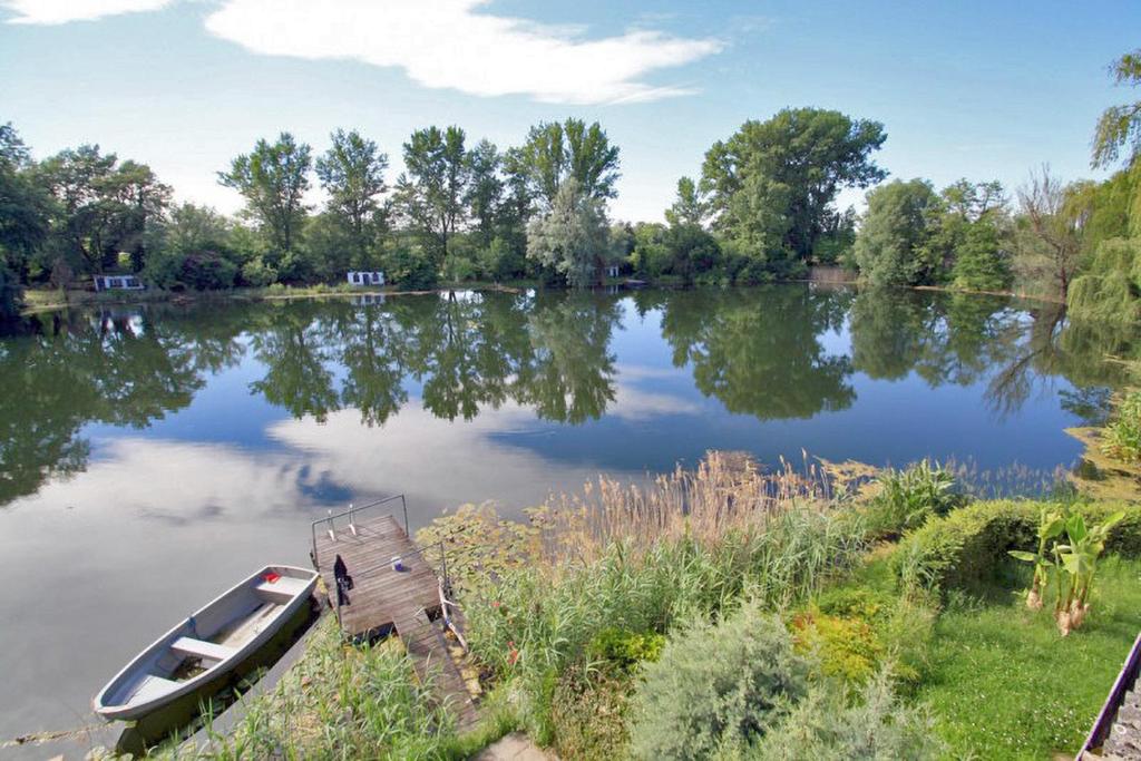 Ferienwohnung mit großer Terrasse am Privatsee Frauenhäusleweg 11, 76187 Karlsruhe