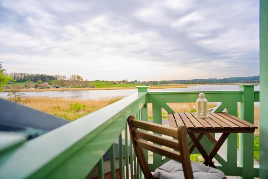 Appartement Ferienwohnung mit Seeblick im Haus Wizlaw 10 Neuensien 18586 Sellin